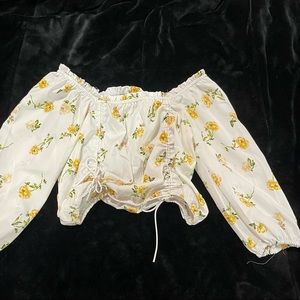 Cute adjustable flowered shirt!